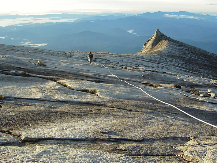 キナバル登山